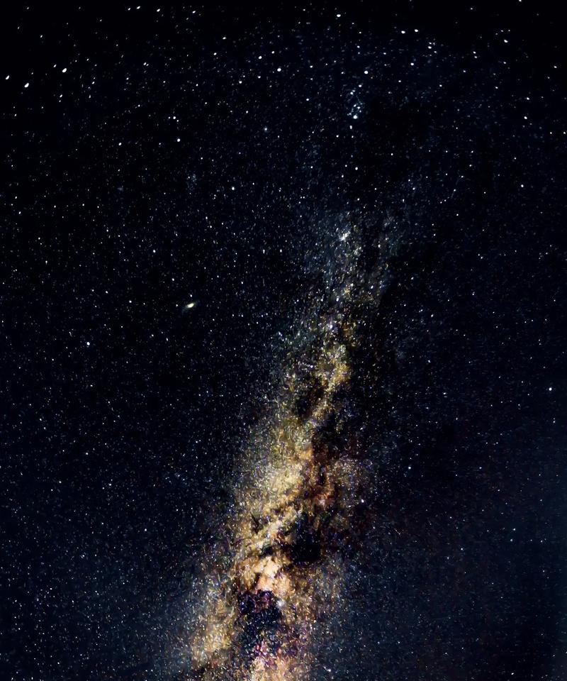 如何用苹果手机拍摄银河照片（完美记录星空美景，简单操作轻松上手）